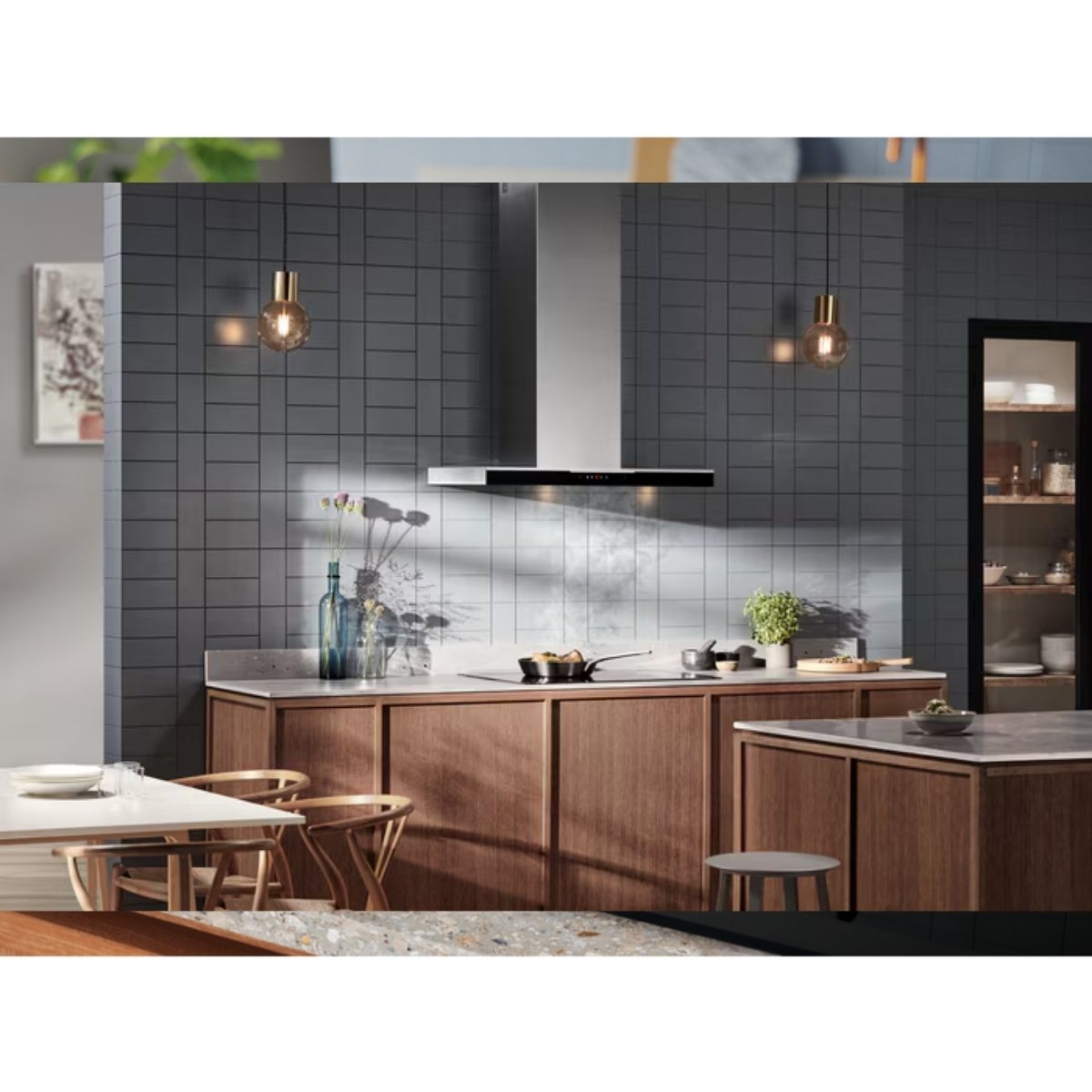 La hotte casquette Arthur Martin AHT9135X de 90cm est chez Electrobay. Aspiration puissante, 3 vitesses et double éclairage LED. Idéale pour les grandes plaques de cuisson.