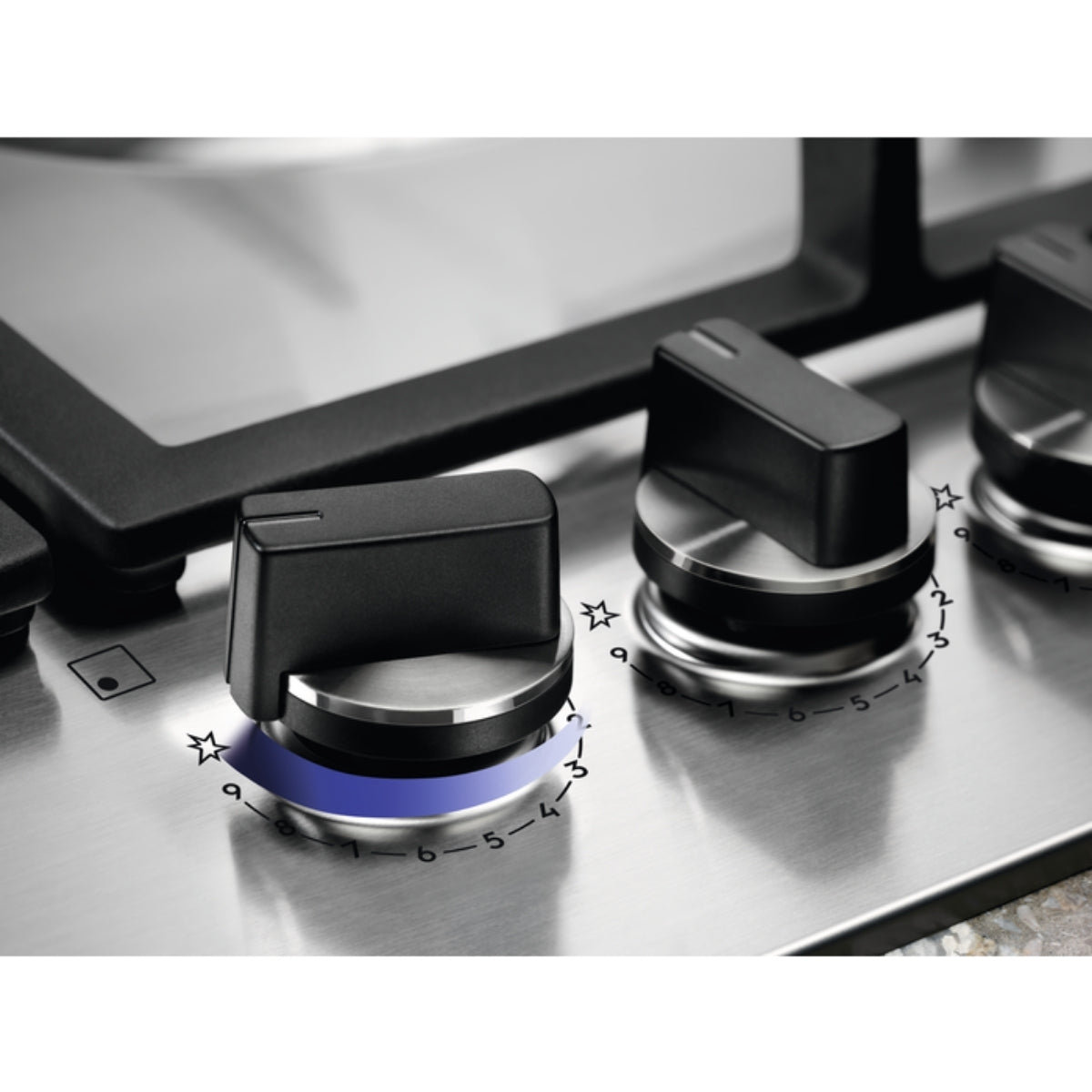 La plaque de cuisson gaz Arthur Martin AGS6435X 60cm est chez Electrobay. 4 feux, grilles robustes en fonte, brûleur rapide et sécurité thermocouple. Fiabilité et performance.