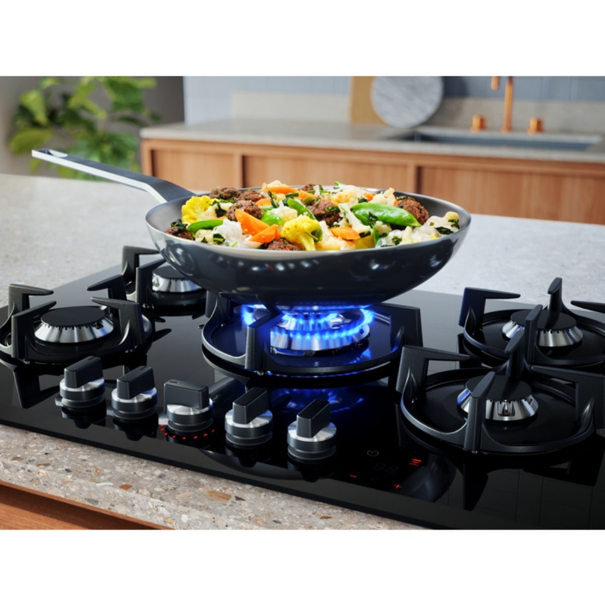 Découvrez la plaque de cuisson gaz Arthur Martin AGS7536XX 75cm chez Electrobay. 5 feux dont un brûleur Wok puissant, grilles en fonte et design inox facile à nettoyer.